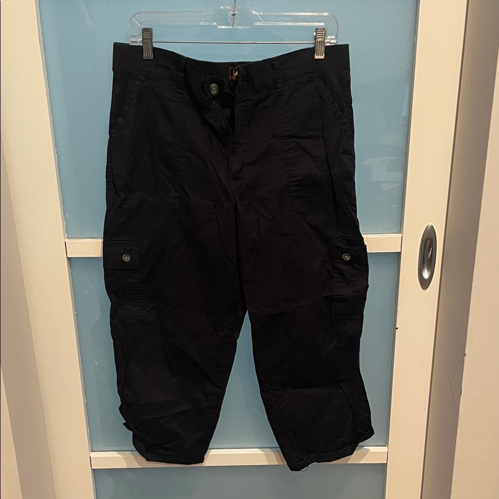 Lee Women’s Black Cargo Pants cropped, 14, EUC